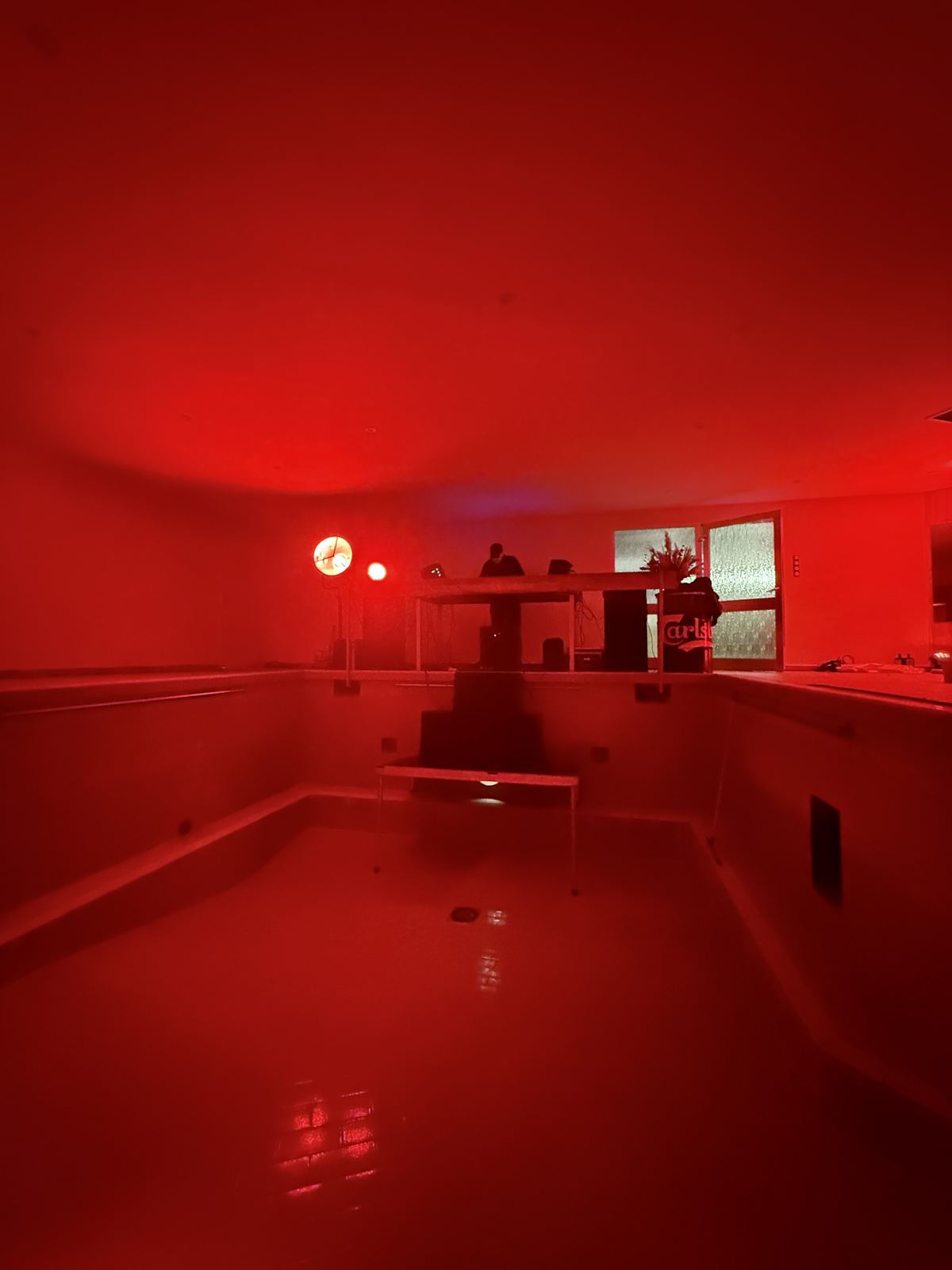 Anniversaire Bloom Events — lumière rouge et scénographie