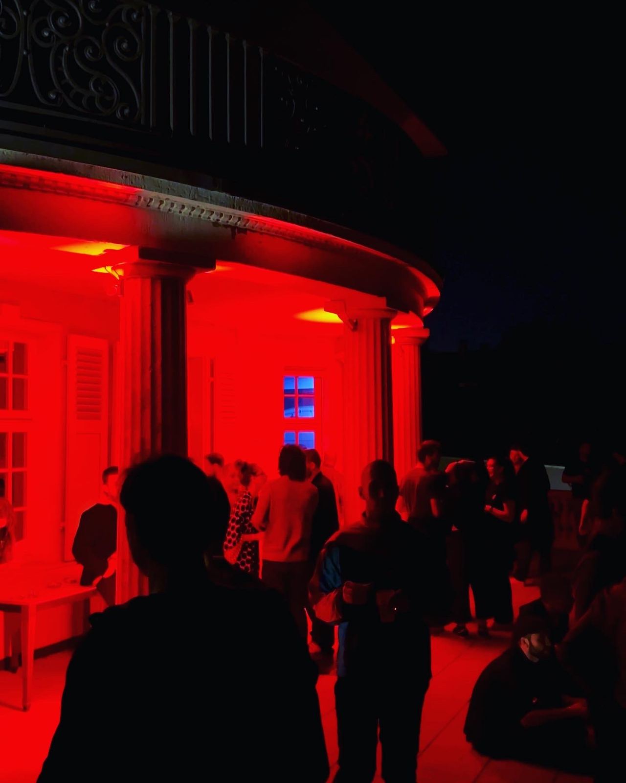 Événement Bloom Events — réception en lumière rouge