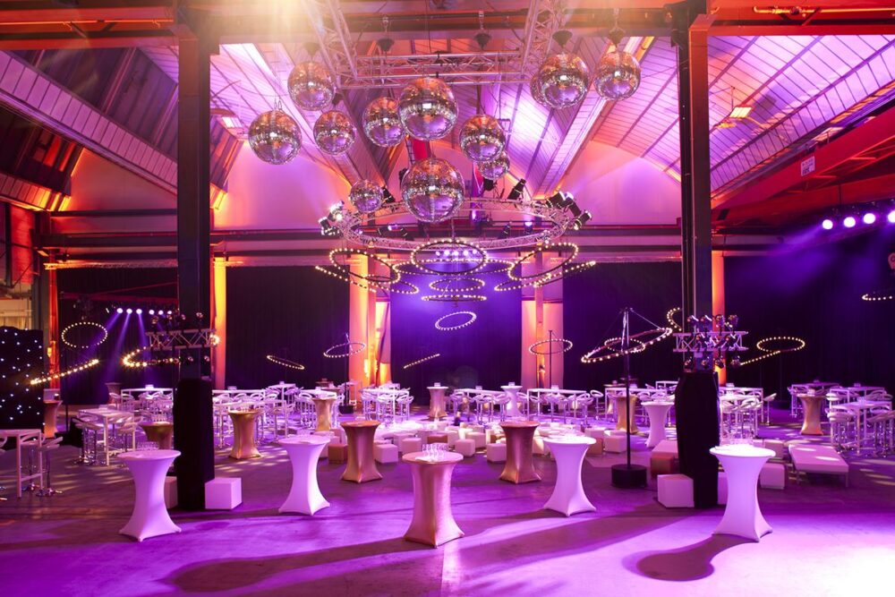 Espace corporate scénographié pour inauguration Bloom Events