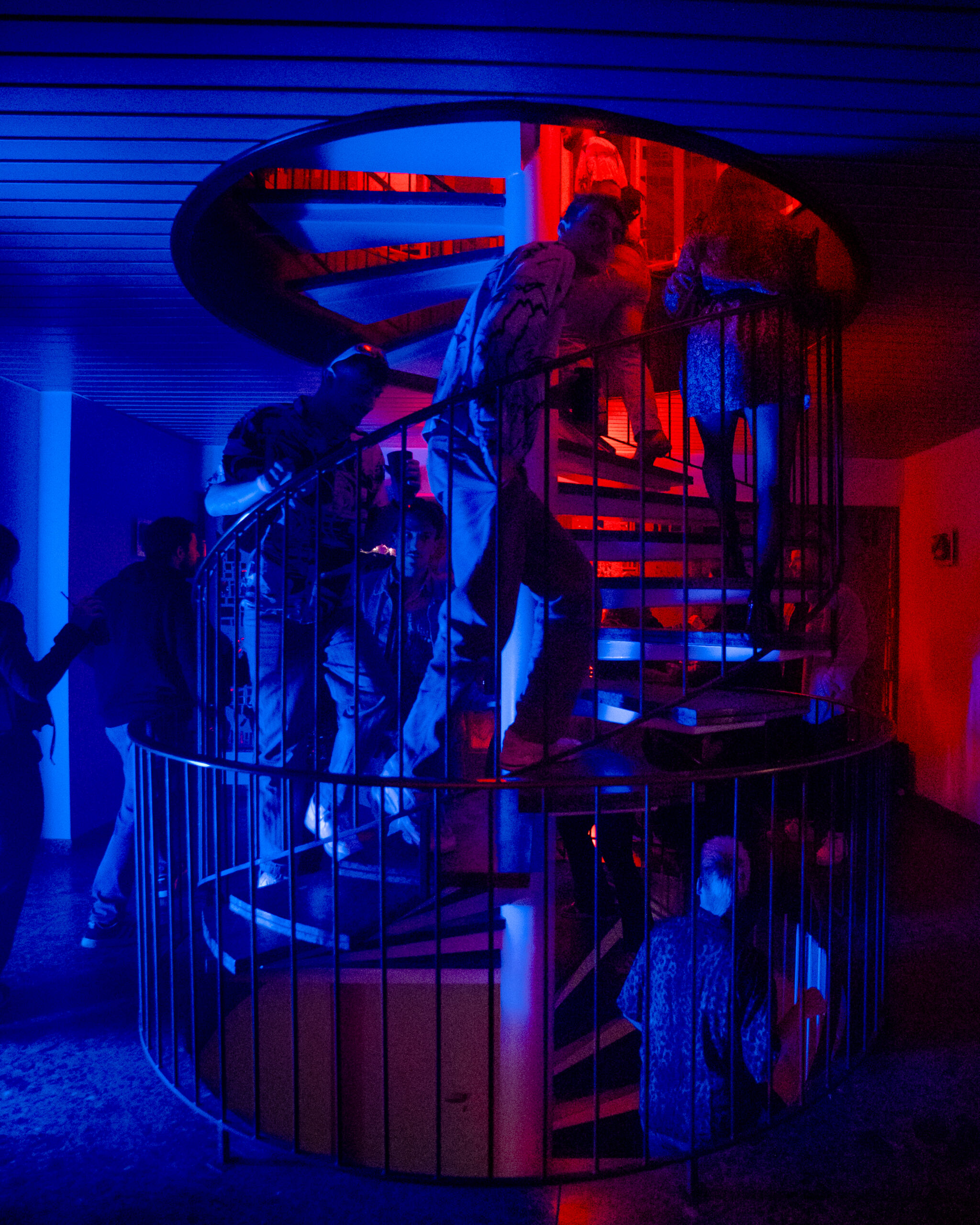 Escalier club et faisceaux DJ — Bloom Events