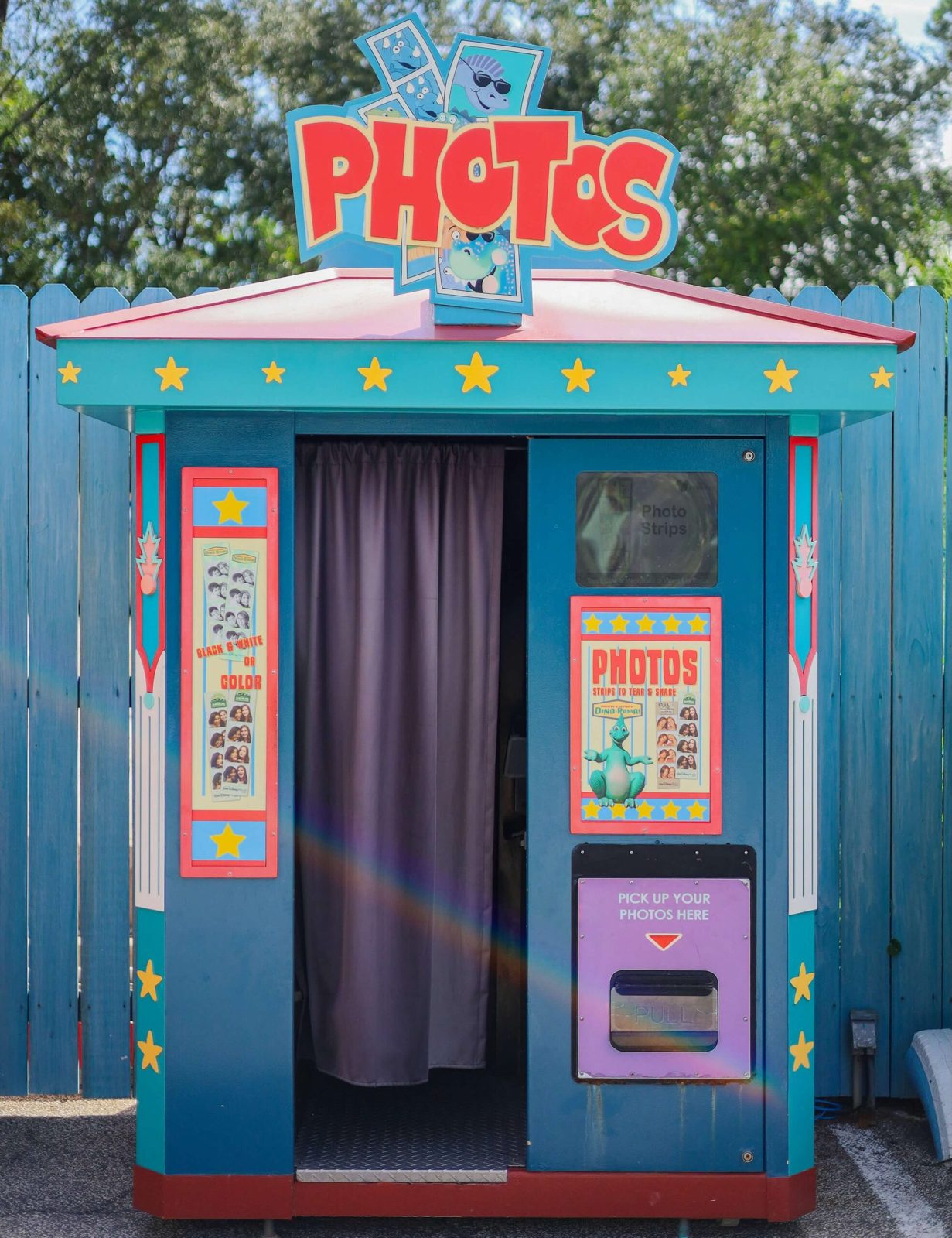 Photobooth en action — invités prennent une photo souvenir