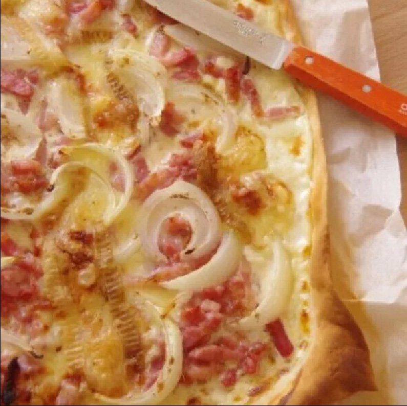 Tarte flambée alsacienne classique